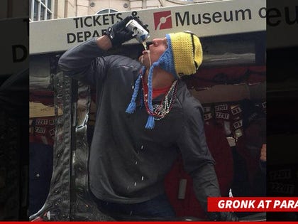 0204_Gronk-at-parade_twitter