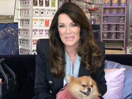 111618_lisa_vanderpump_dogs_primary