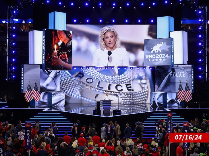 savannah Chrisley speaking at rnc