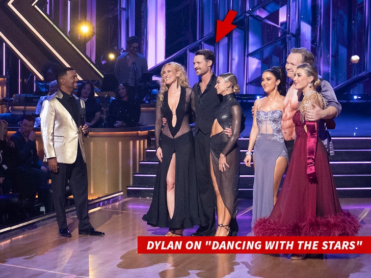 dylan efron dancing with the stars sub swipe ONSCREEN CREDIT- Disney-Eric McCandless
