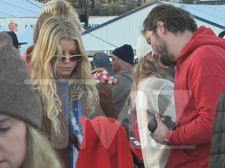jessica simpson and thomas eisenhood together tmz 4