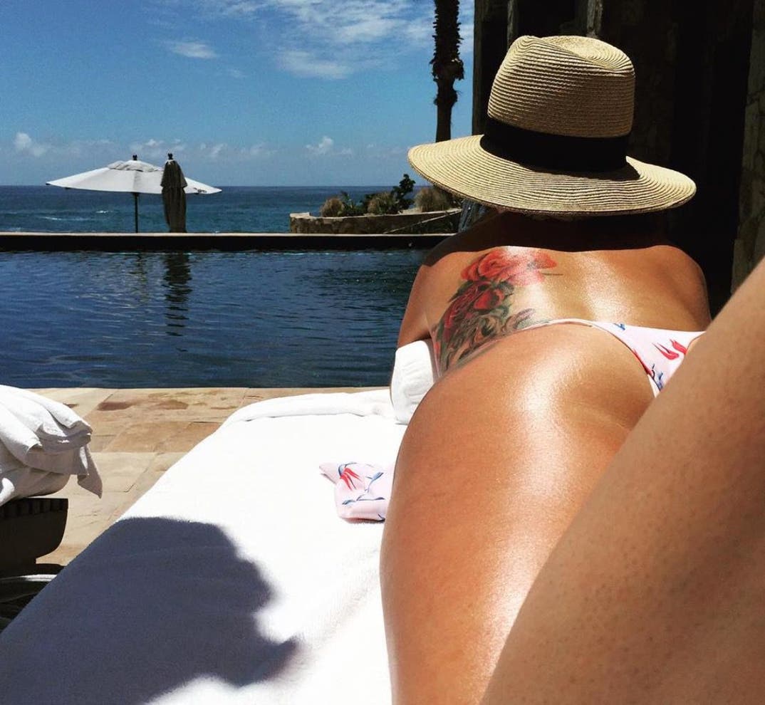 Danielle Harris' Hot Shots, image size:1074x990