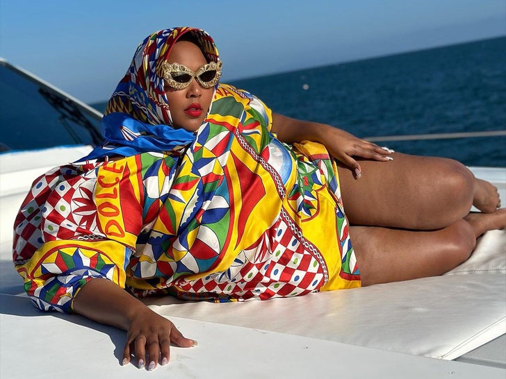 Lizzo serviert Looks im Tropenurlaub