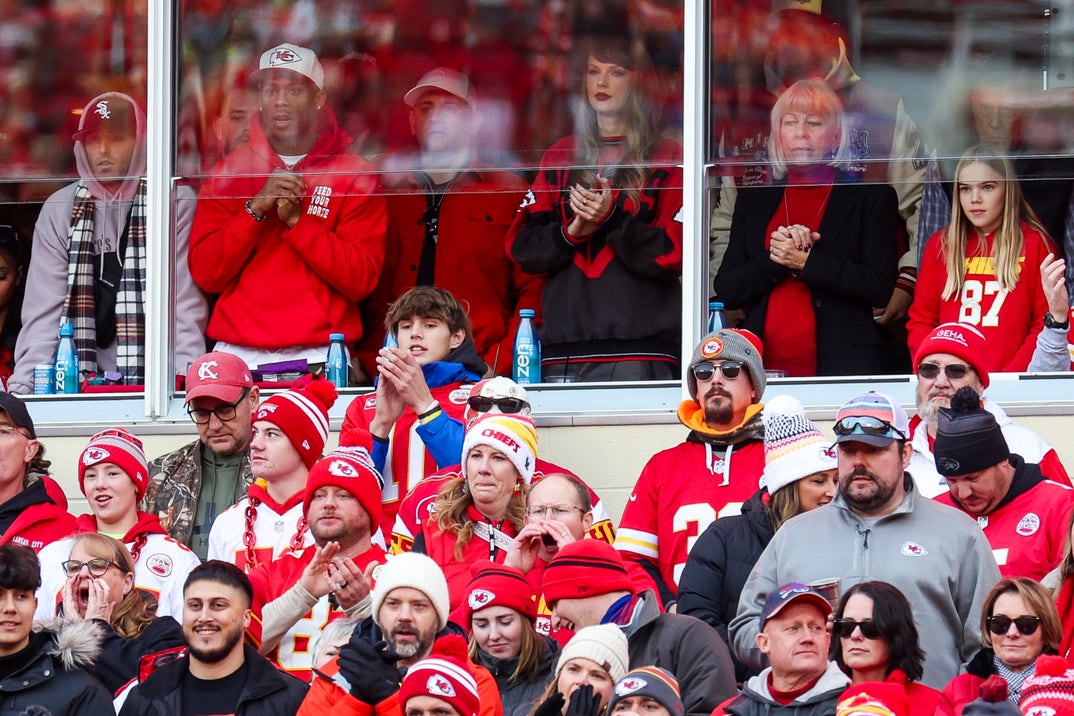 Taylor Swift at Chiefs vs. Bills8