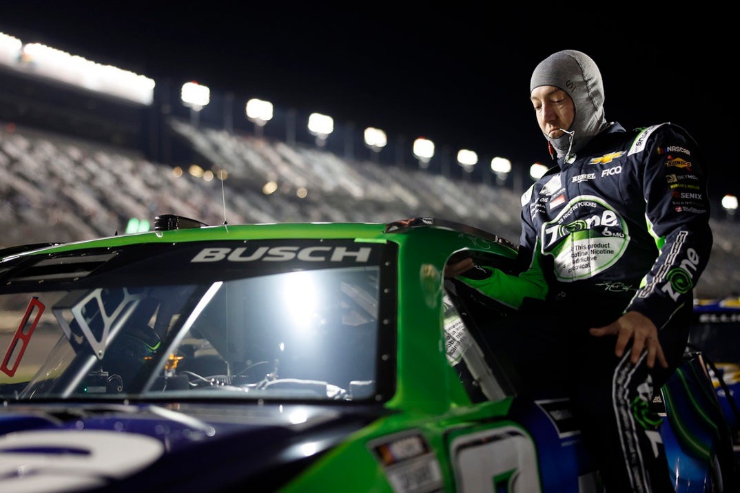 kyle busch on the track Photos5