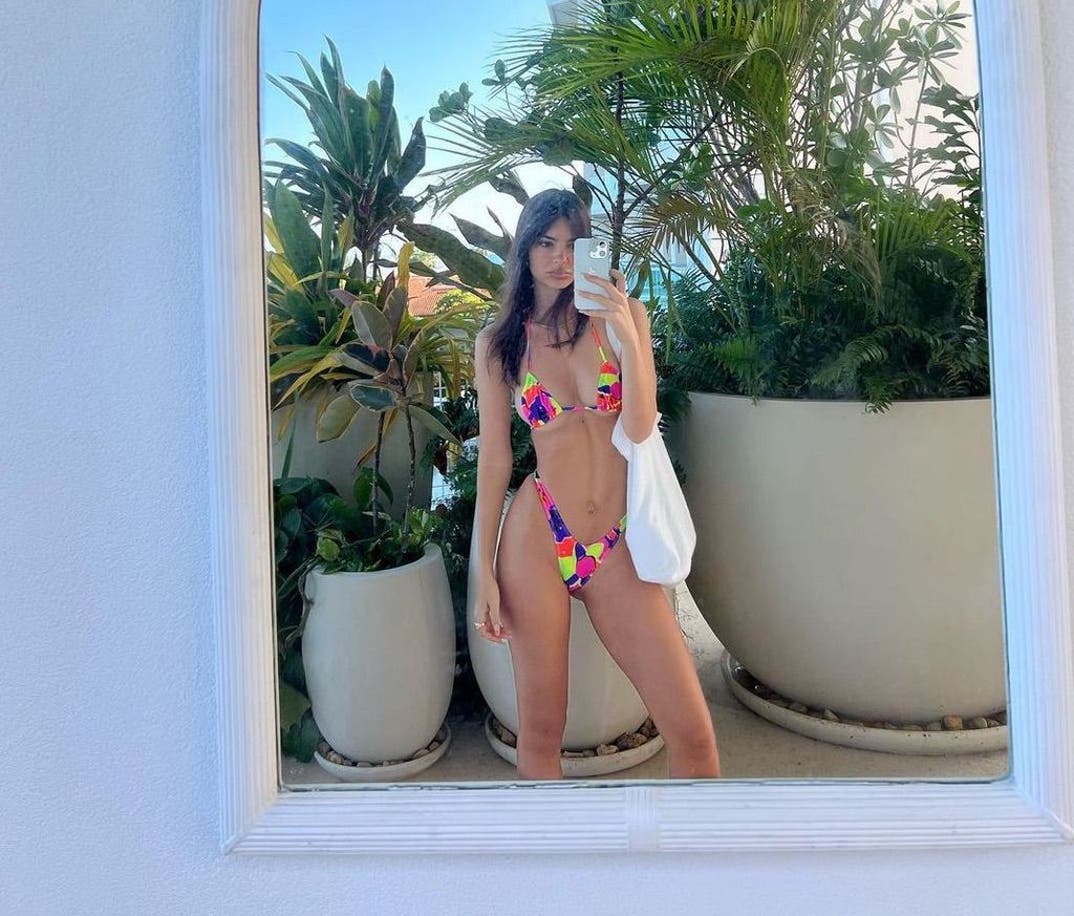 0606 Emily Ratajkowski Hot Shots 10