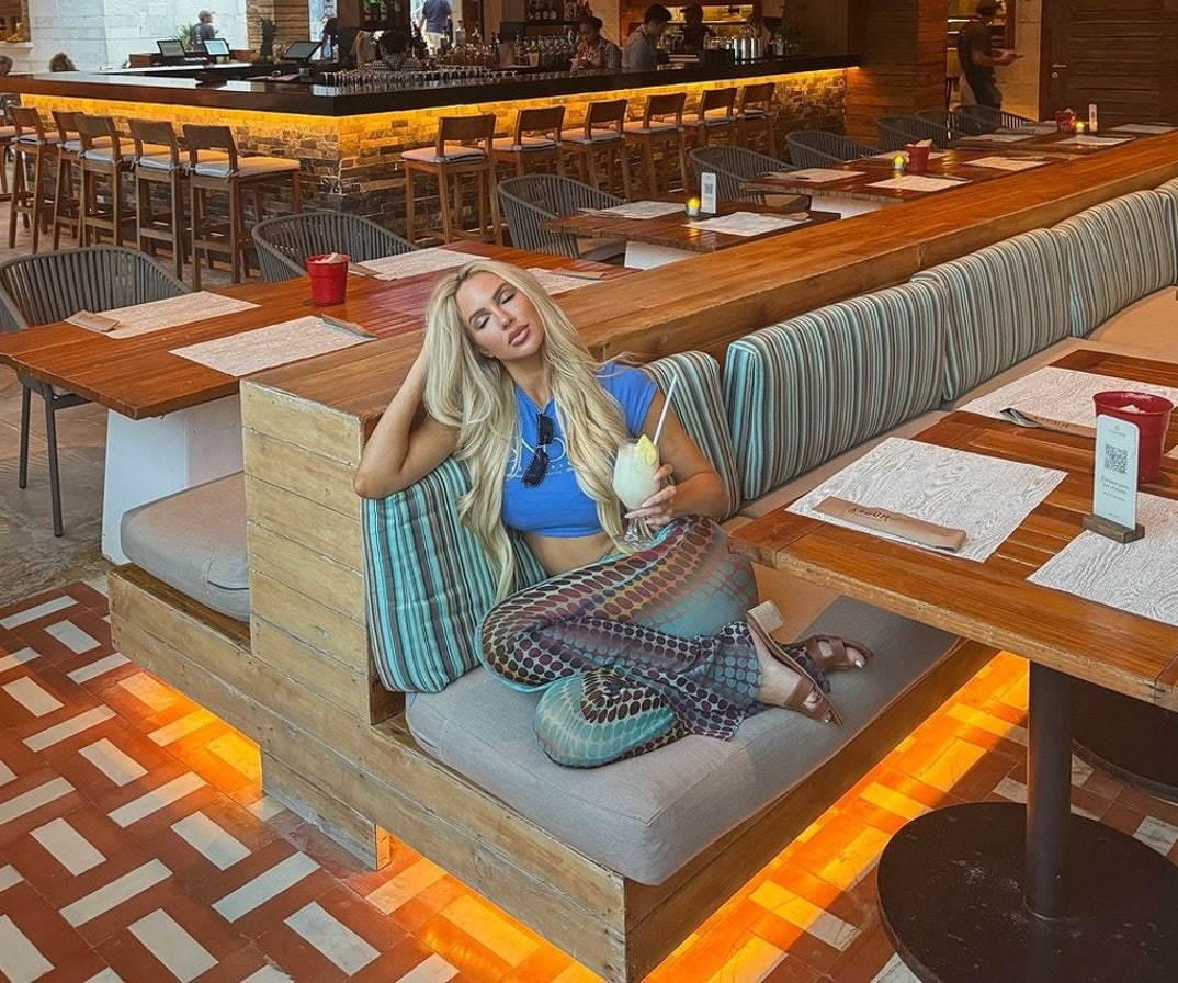 1120 Christine Quinn Hot Shots Mexico 6