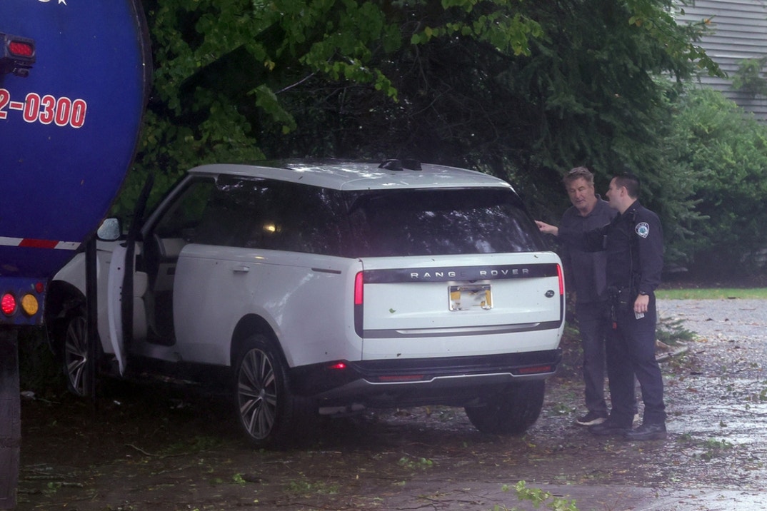 Alec Baldwin Range Rover Crash 6