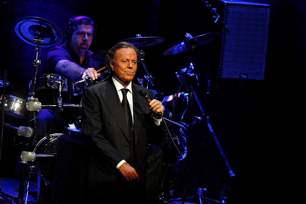 Julio Iglesias Through The Years 4