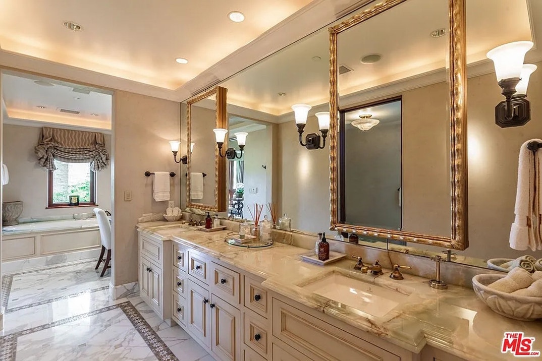 Quincy Jones Estate 8