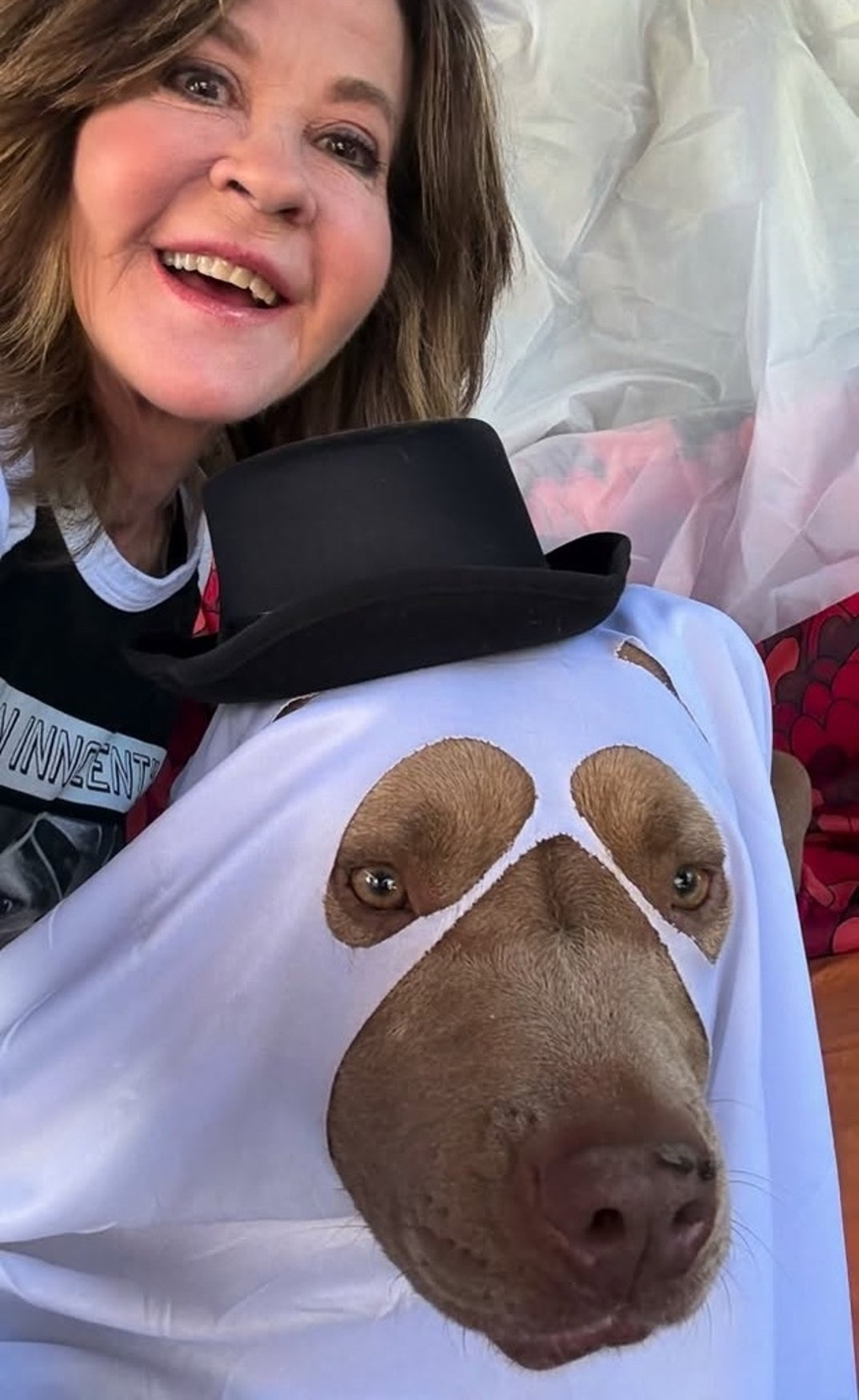 Linda Blair With Dogs 0