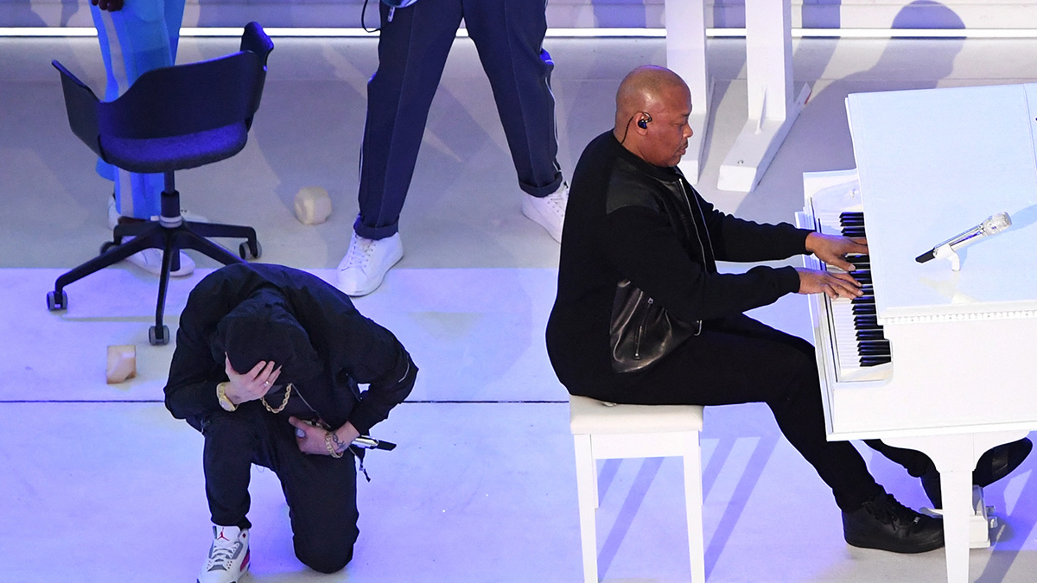 Eminem Takes Knee During Super Bowl Halftime Show – TMZ