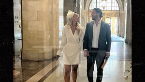 'Love Is Blind' Star Shaina Hurley Gets Married In Courthouse Wedding