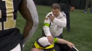 NFL yard marker personnel was injured by alvin kamara twitter 2