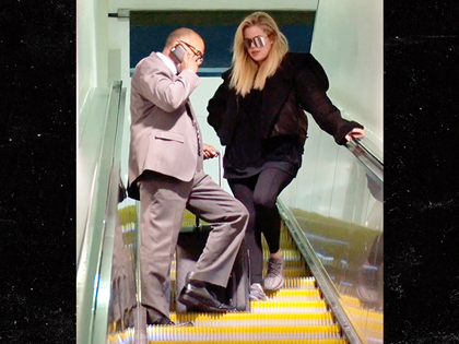 1223-khloe-kardashian-LAX-x17agency-com