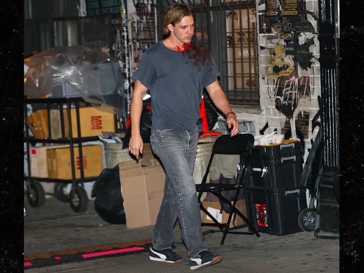 0926bad-bunny-austin-butler-regina-king-caught-stealing-movie-behind-the-scenes-primary-4