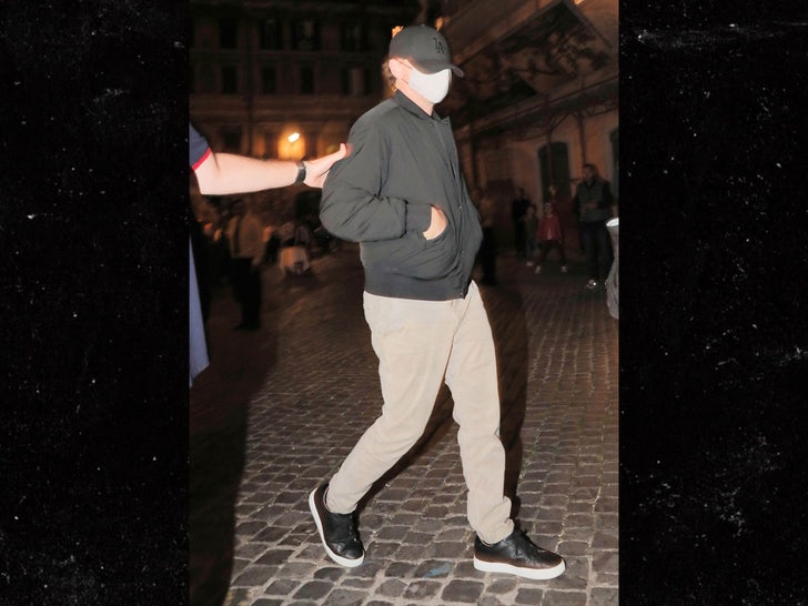 Leonardo DiCaprio and Girlfriend Vittoria Ceretti Take Parents To Dinner In Rome