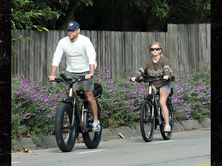 Sidney Sweeney Scooter Braun Backgrid 2
