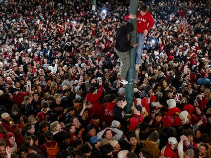0120-Hoosier-Fans-Celebrate-PRIMARY