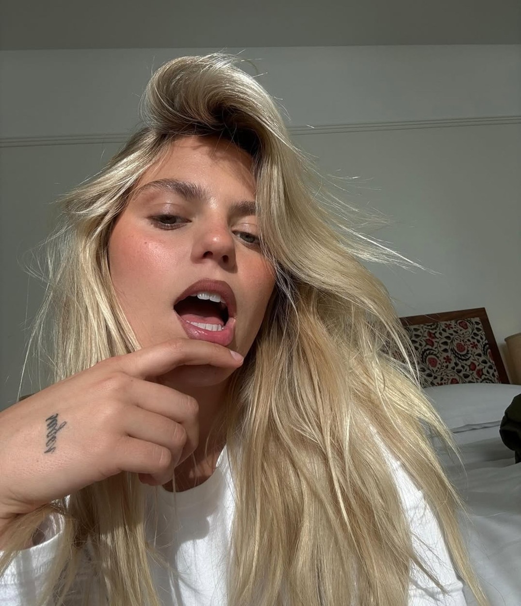 1112 Renee Rapp Sexy Selfies 4