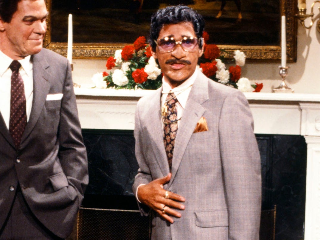 At the 1990 Oscars, Billy Crystal performed a comedy sketch parodying Sammy Davis Jr., in which he wore blackface. At the time, it was played for laughs, but today it’s widely recognized as racially insensitive and offensive, sparking ongoing criticism in retrospectives.