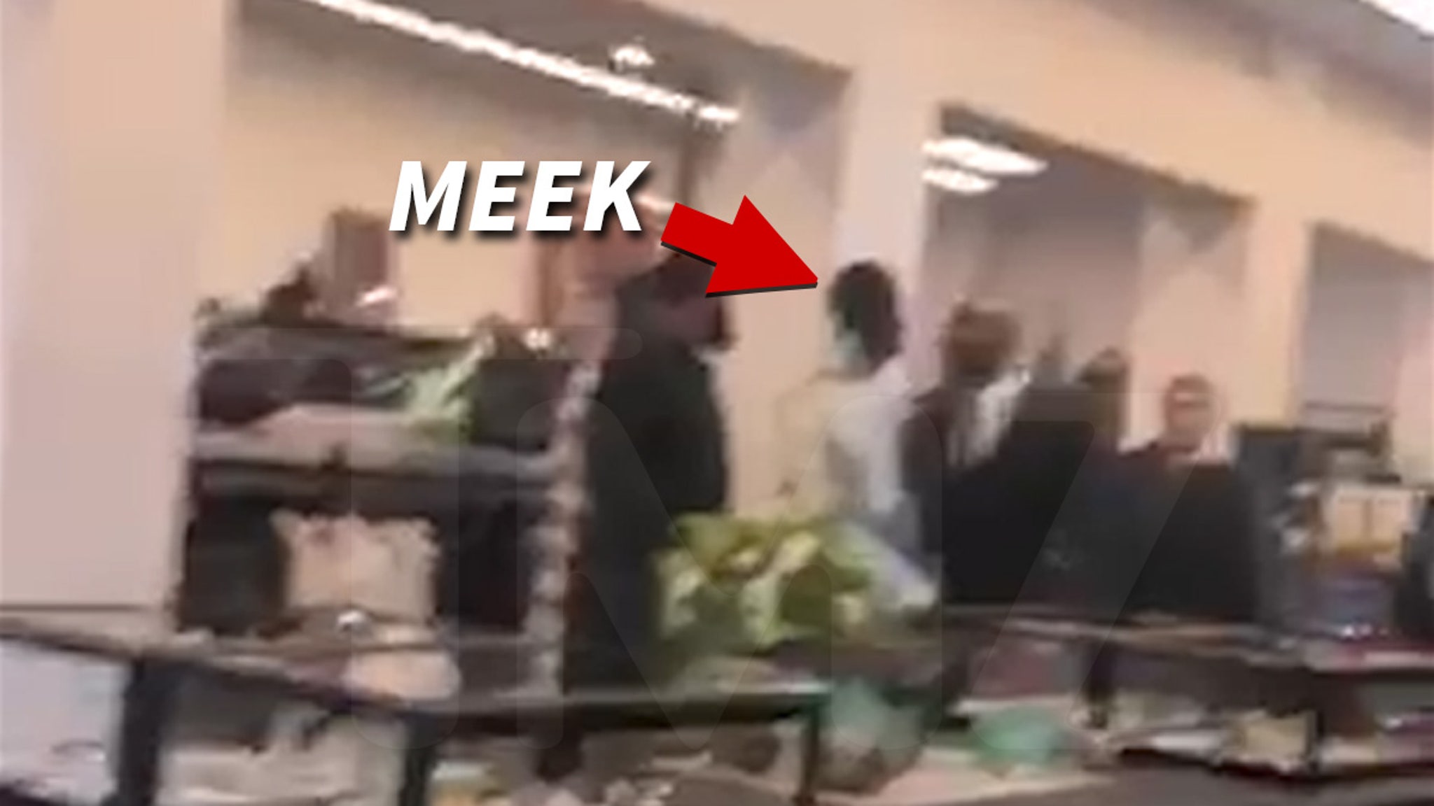 Nicki Minaj Kenneth Petty Fight With Ex Meek Mill at LA Store