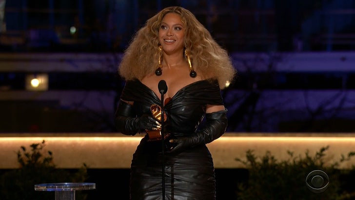 Beyonce Jay Z Swarmed At Grammys After Party After Her Historic Night