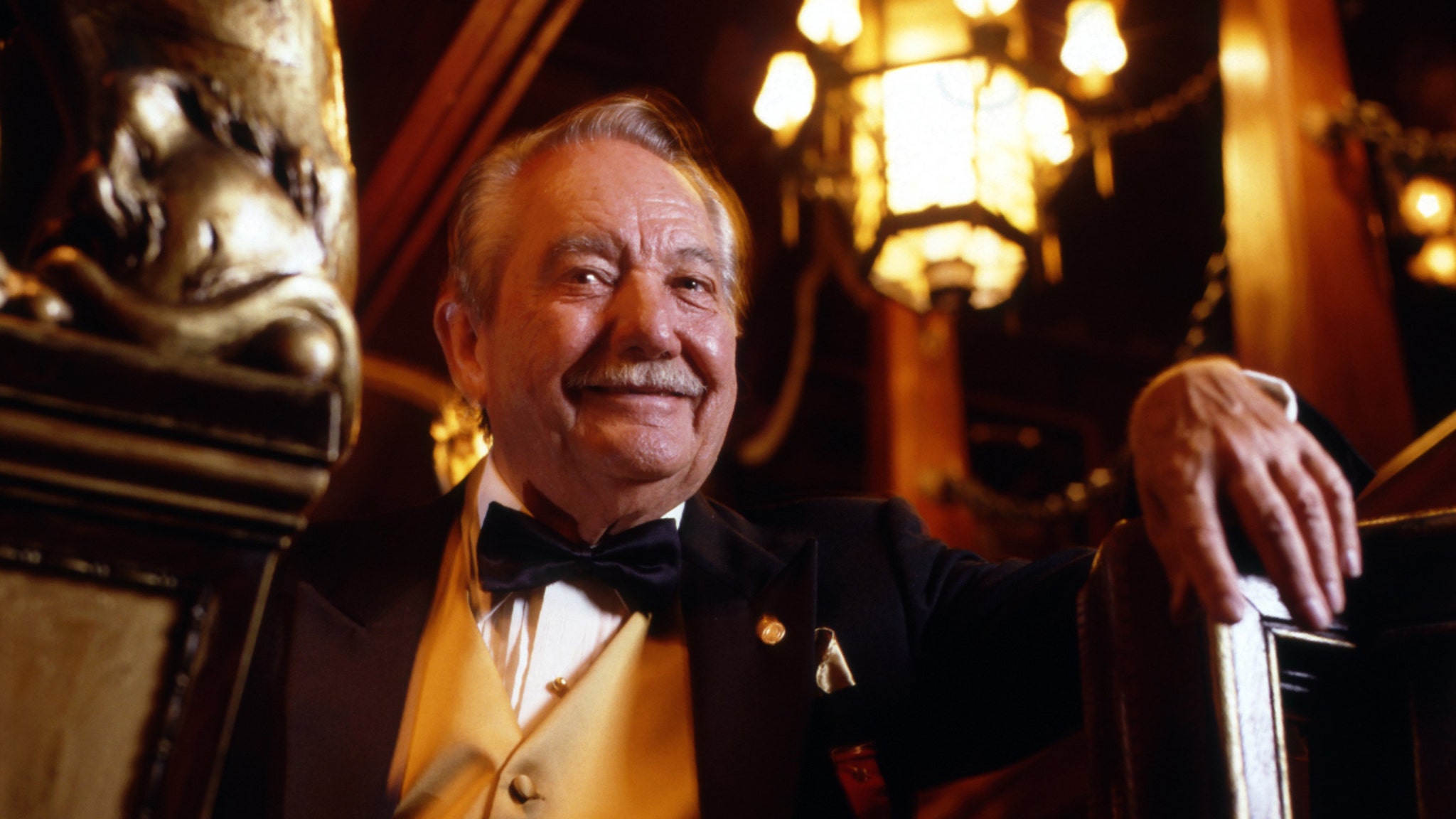 Milt Larsen, Gründer von Magic Castle, ist im Alter von 92 Jahren gestorben
