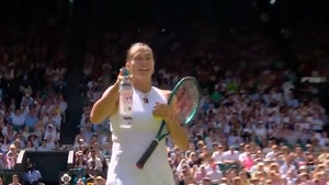 aryna_sabalenka_walking