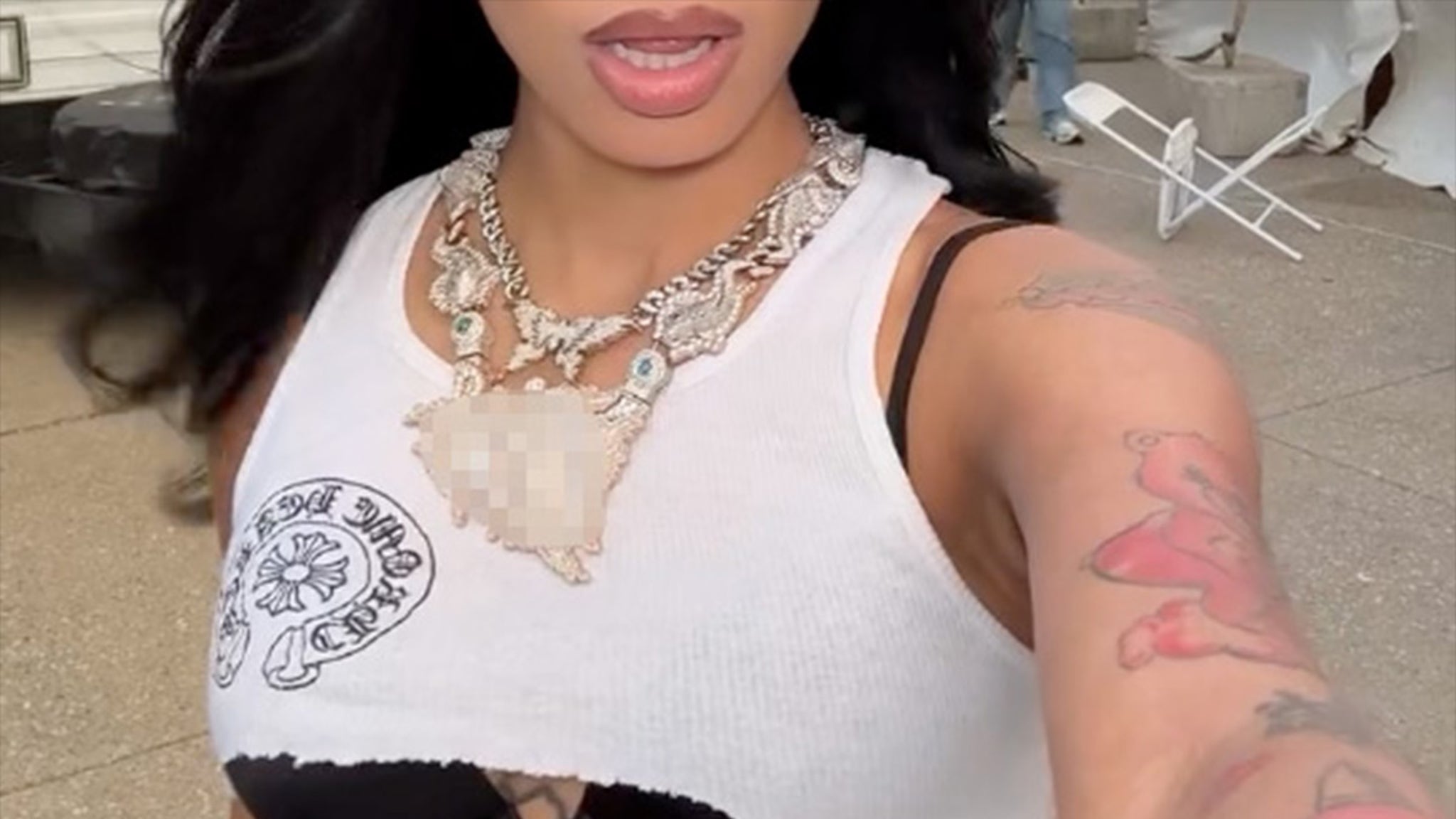 Guess The Rapper Showin' Off Her Big Bling!