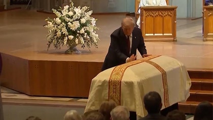 lindsey-graham-funeral-trump-tap-coffin-kal-07-28-2026