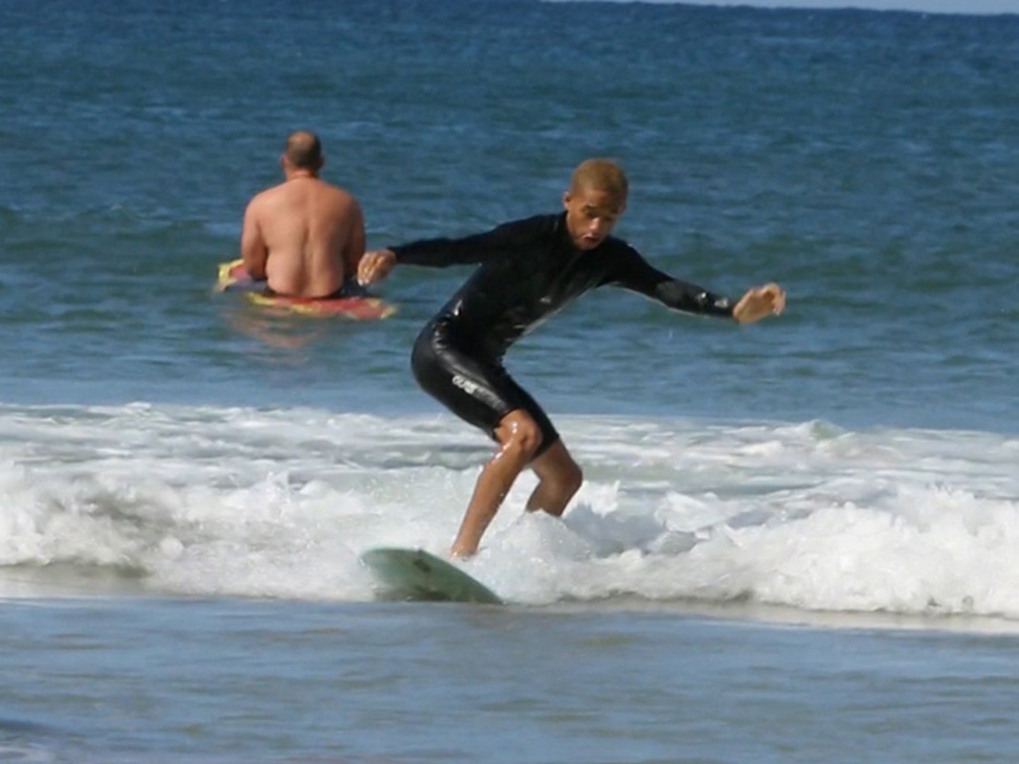 Jaden Smith Tries Mastering Art of Surfing in Hawaii pic