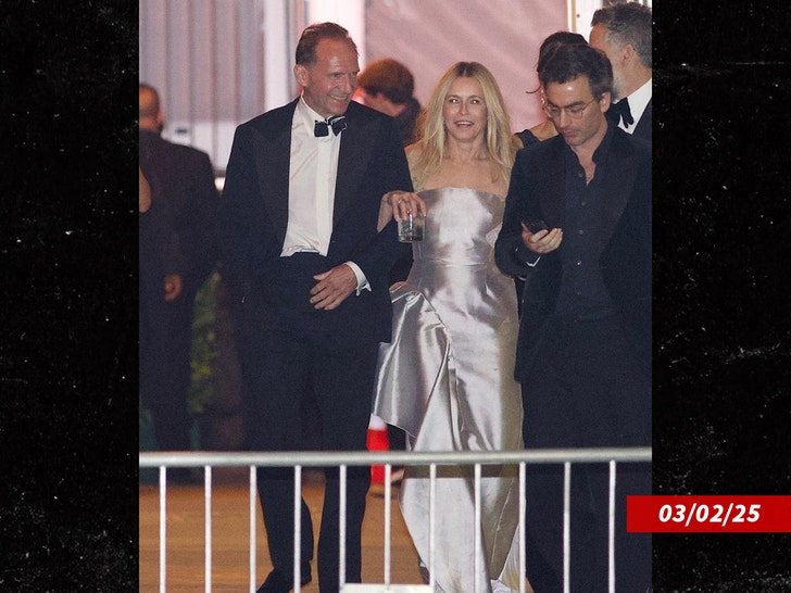 Chelsea Handler Ralph Fiennes vanity fair oscar party