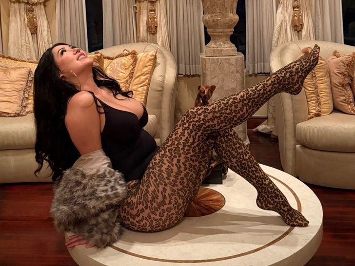 0724-AsianGoddessCat-Hot-Shots-SUB-1