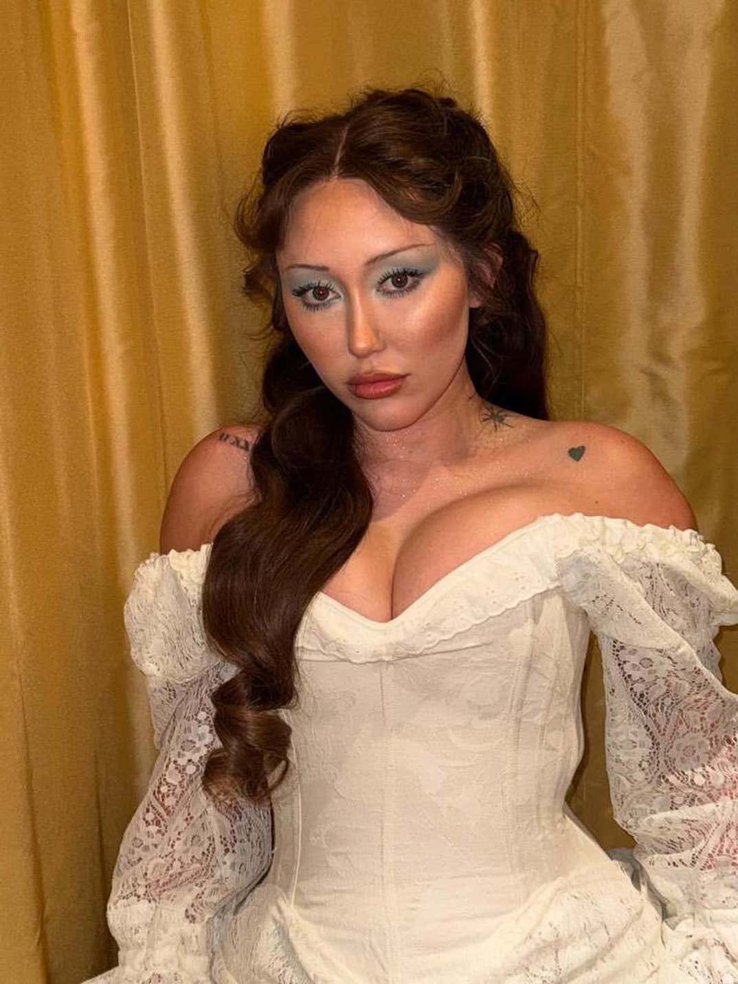 Noah Cyrus Hot Shots 0