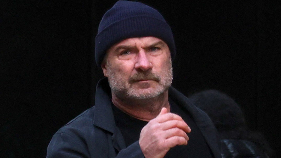 1120-Liev-Schreiber-Spotted-Hospital-PRIMARY
