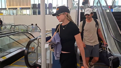 070526_gigi_hadid_bradley_cooper_kal