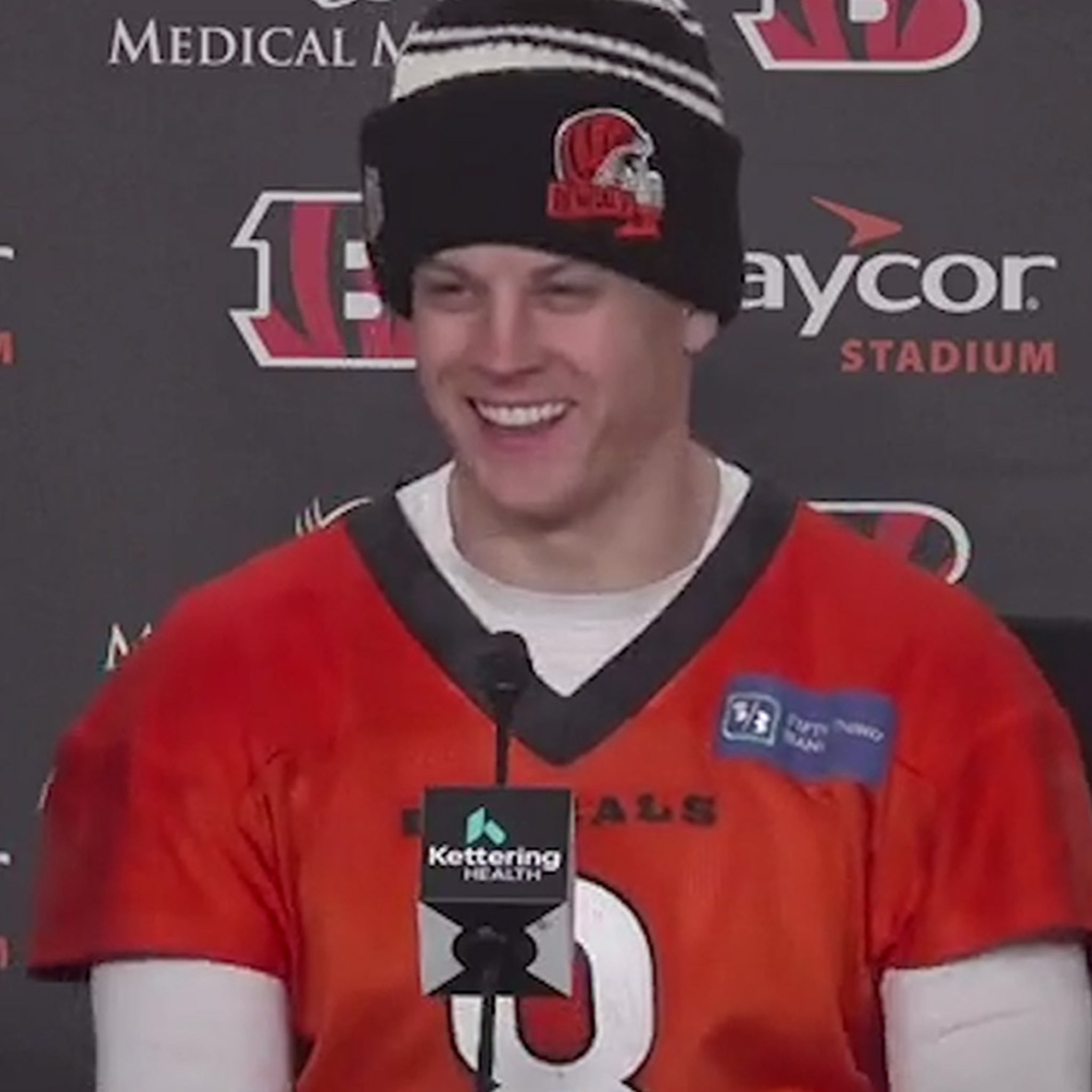 Bengals: Joe Burrow wears Brandon Allen's jersey to press conference