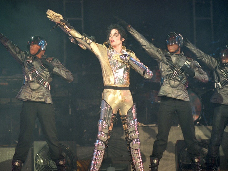 Michael Jackson Performance Photos!