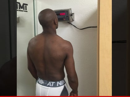 0408-floyd-mayweather-weigh-in-01