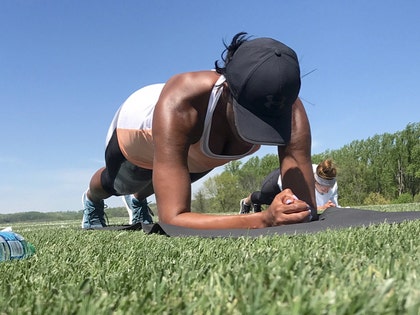 0619-michelle-obama-planking-fitness-01