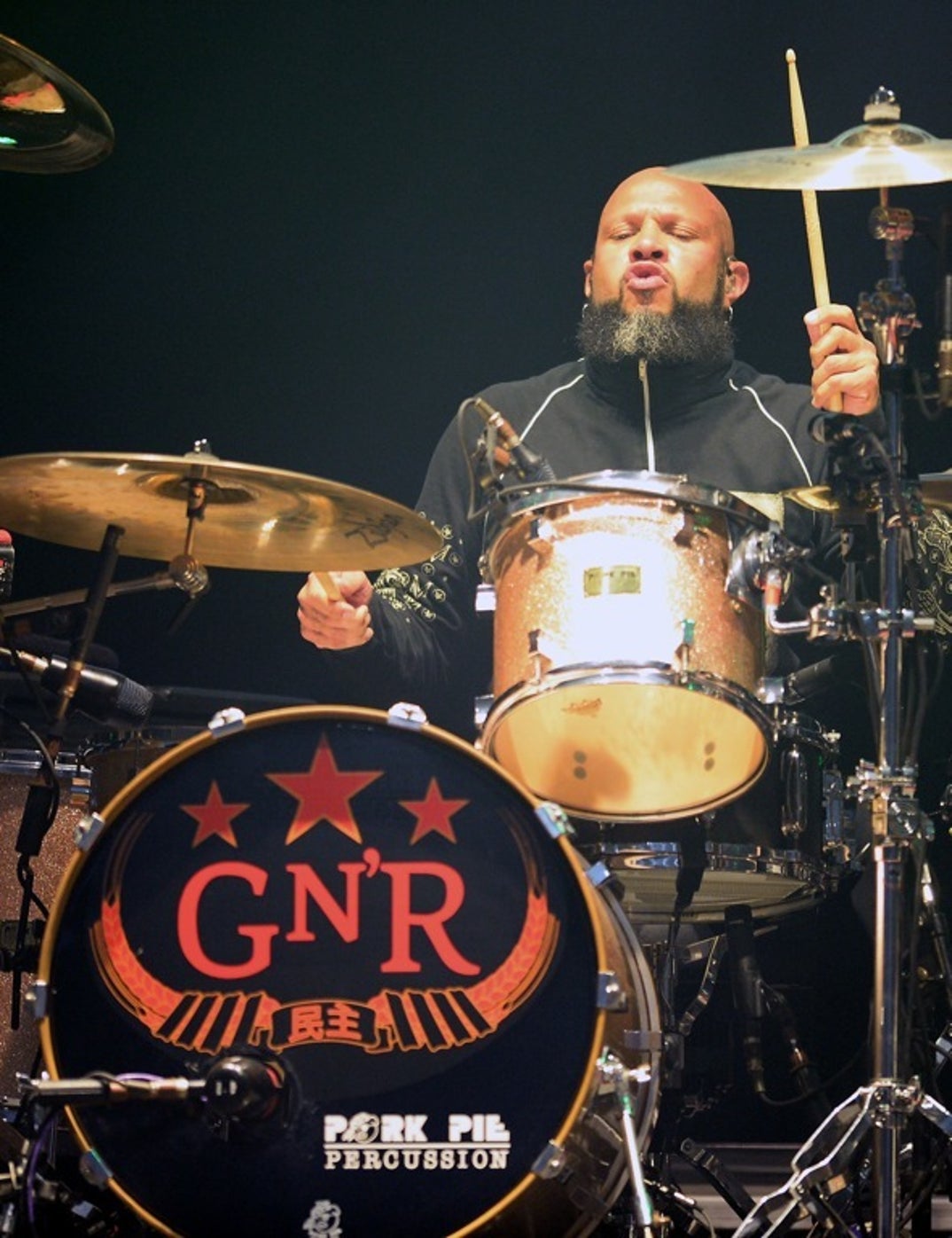 0401_gunsnroses_performance_25