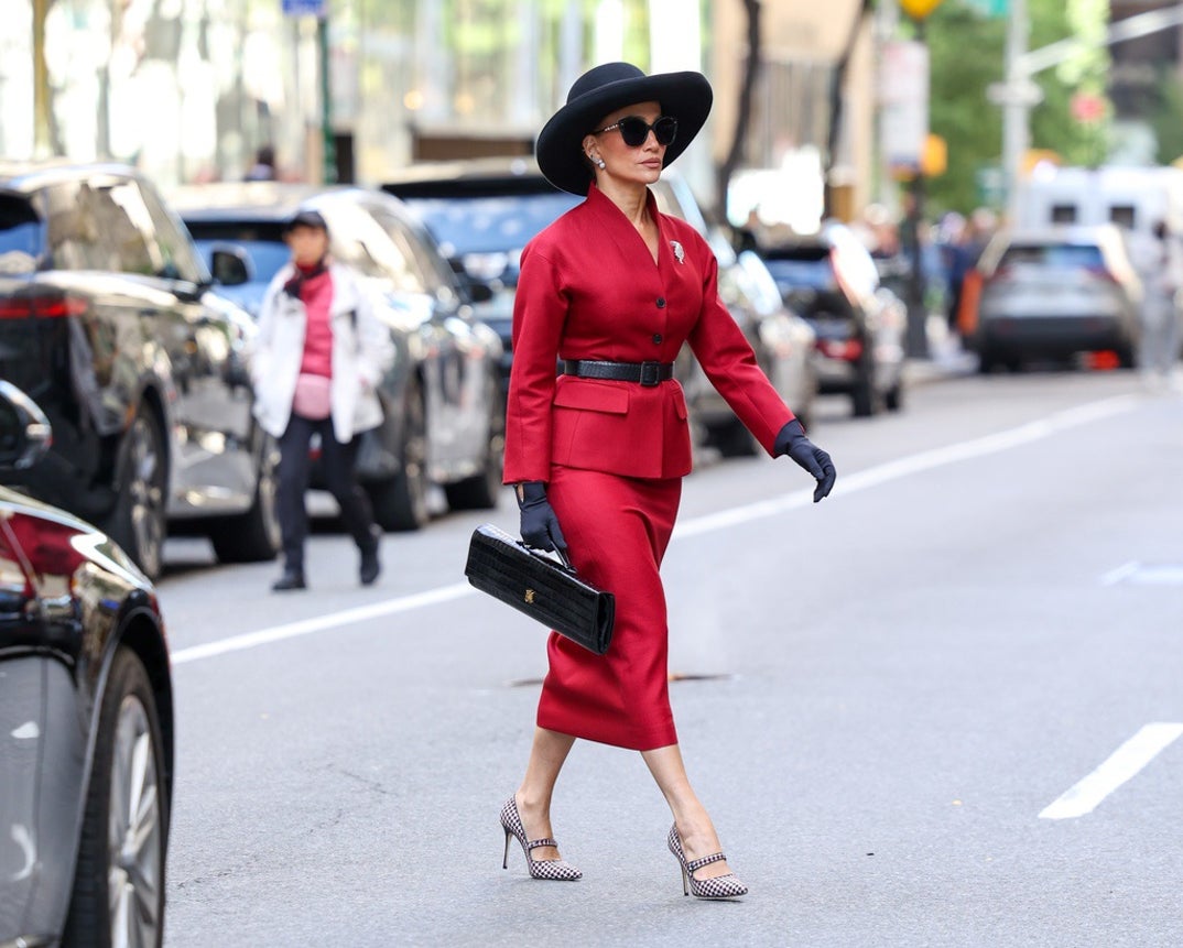 Jennifer Lopez Struts in All-Red While Filming in Manhattan 5