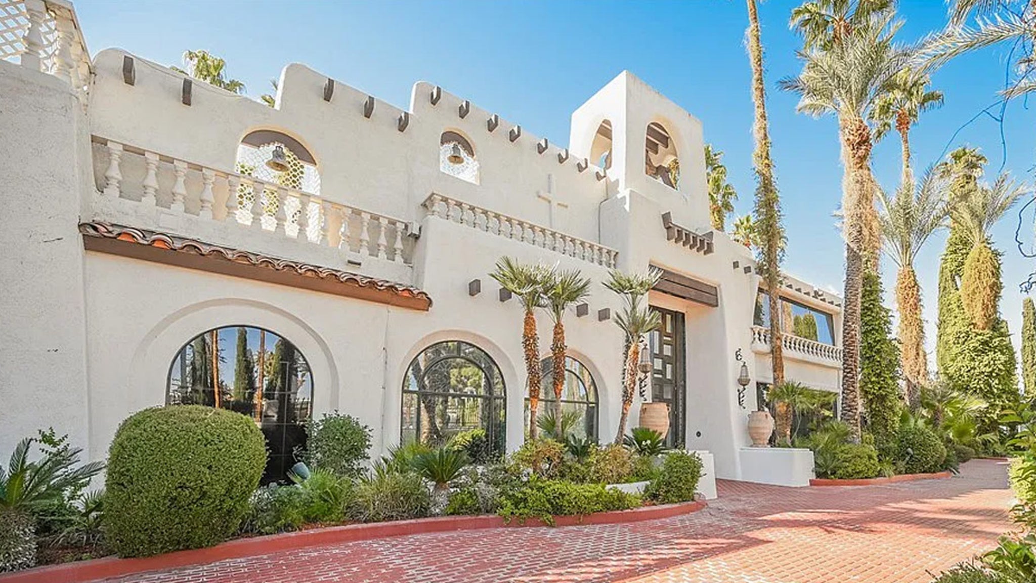 Siegfried & Roy’s Las Vegas ‘Jungle Palace’ Mansion For Sale At  Million