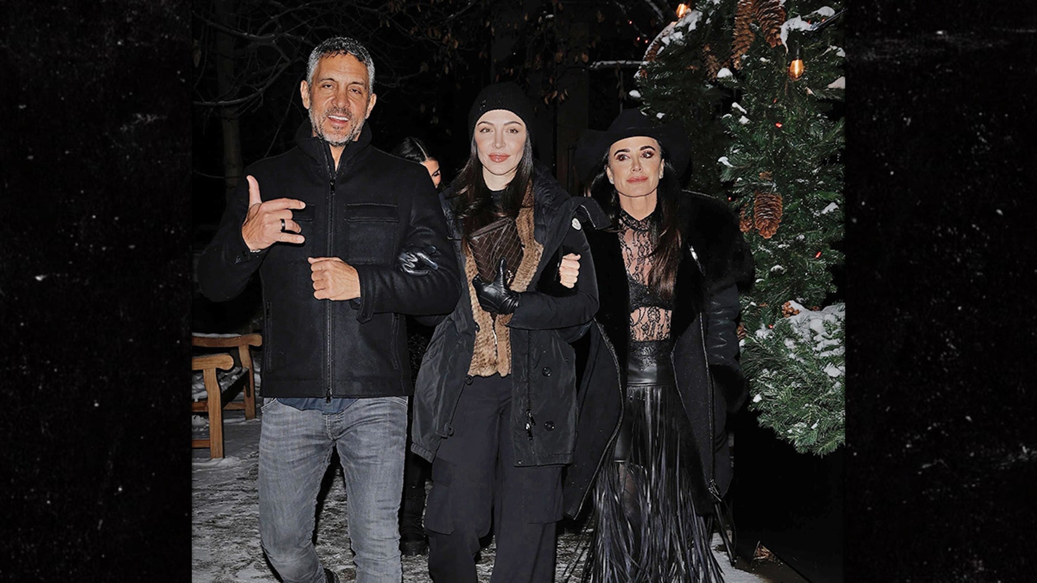 Mauricio Umansky and Kyle Richards Grab Dinner With Daughters in Aspen