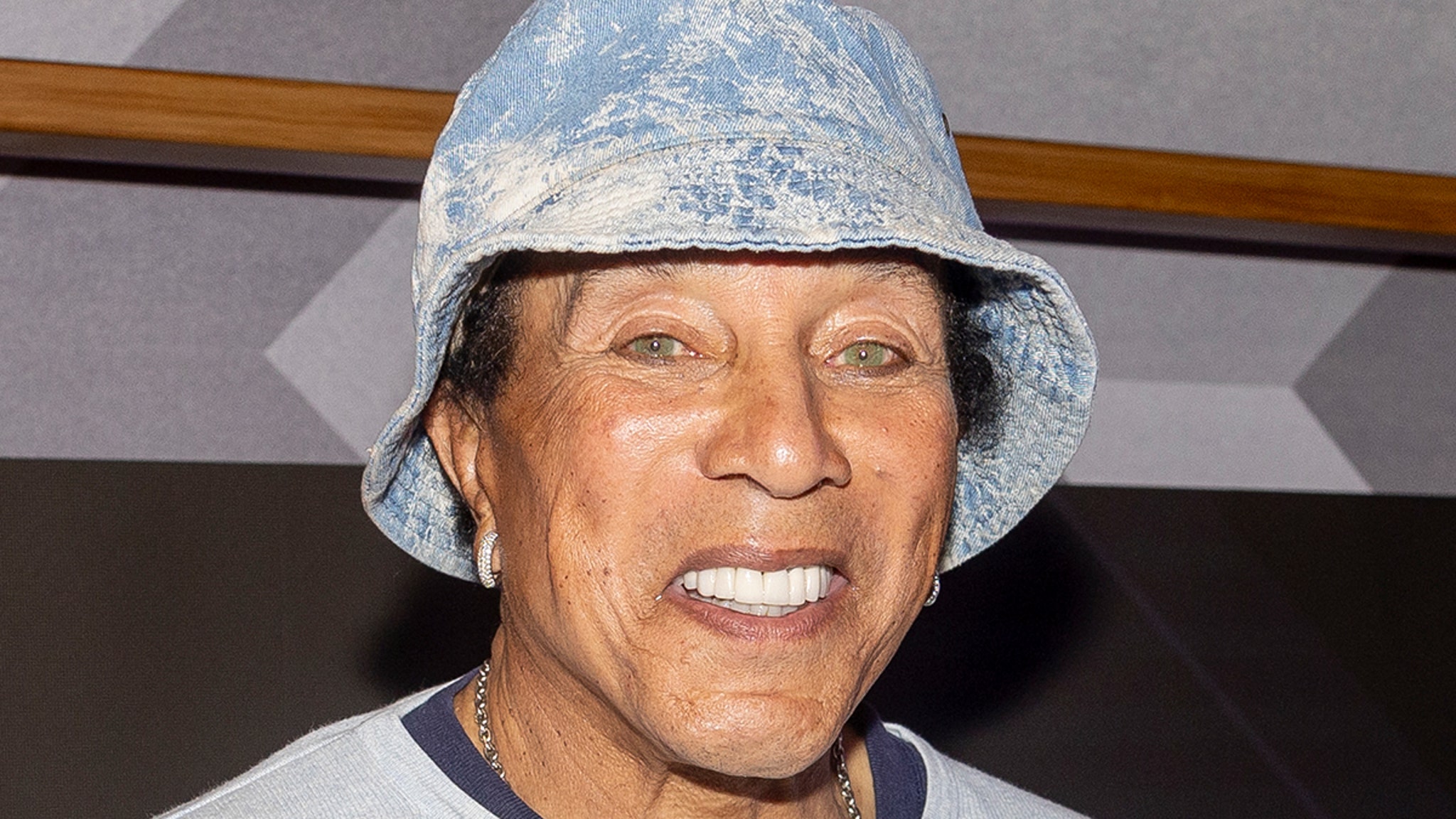 Smokey Robinson Accusers Ordered To Turn Over Cell Phones