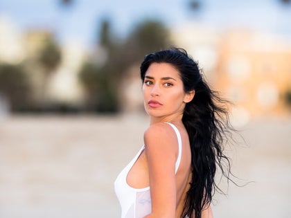 nia lynn beach swimsuit photos-26