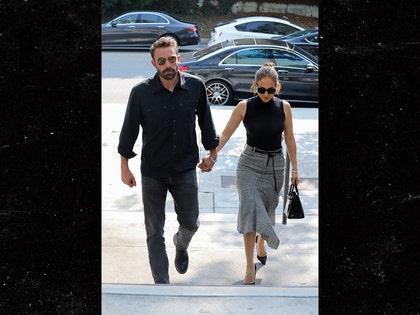 0824-ben affleck jlo backgrid2