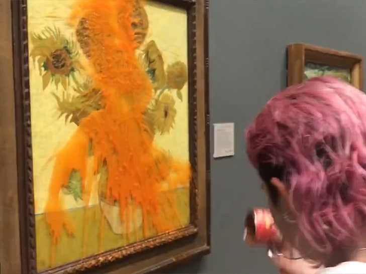 Van Gogh'un 'Ayçiçekleri' Tablosu Çevresel Protestoda Domates Çorbası ile Vandallandı