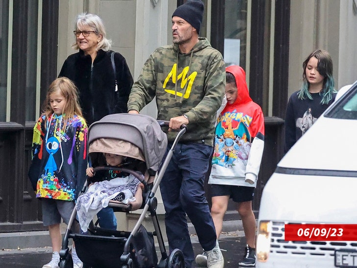 Brian Austin Green Responds to Claim Megan Fox Forces Kids to Wear ...